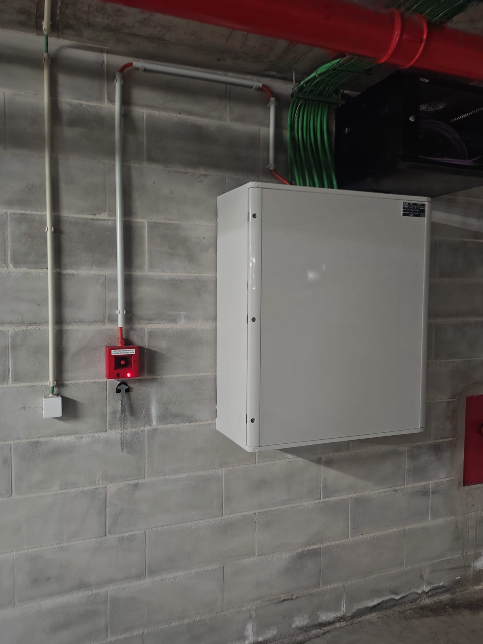 Quadro elétrico de mobilidade para 8 carregadores em sistema dinâmico instalado em Oeiras